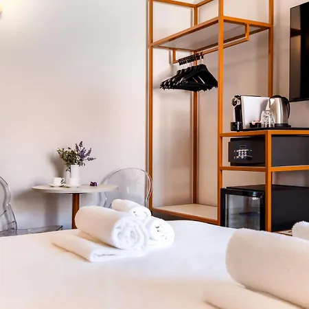 Velia Relais
