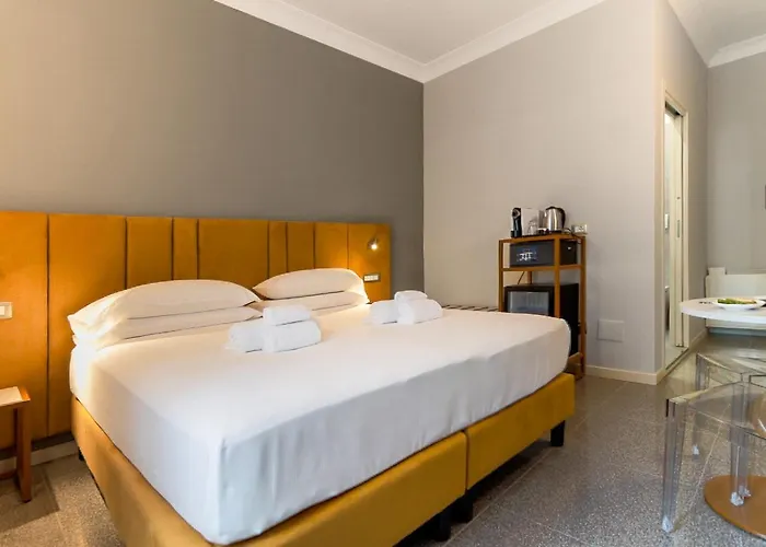 Velia Relais